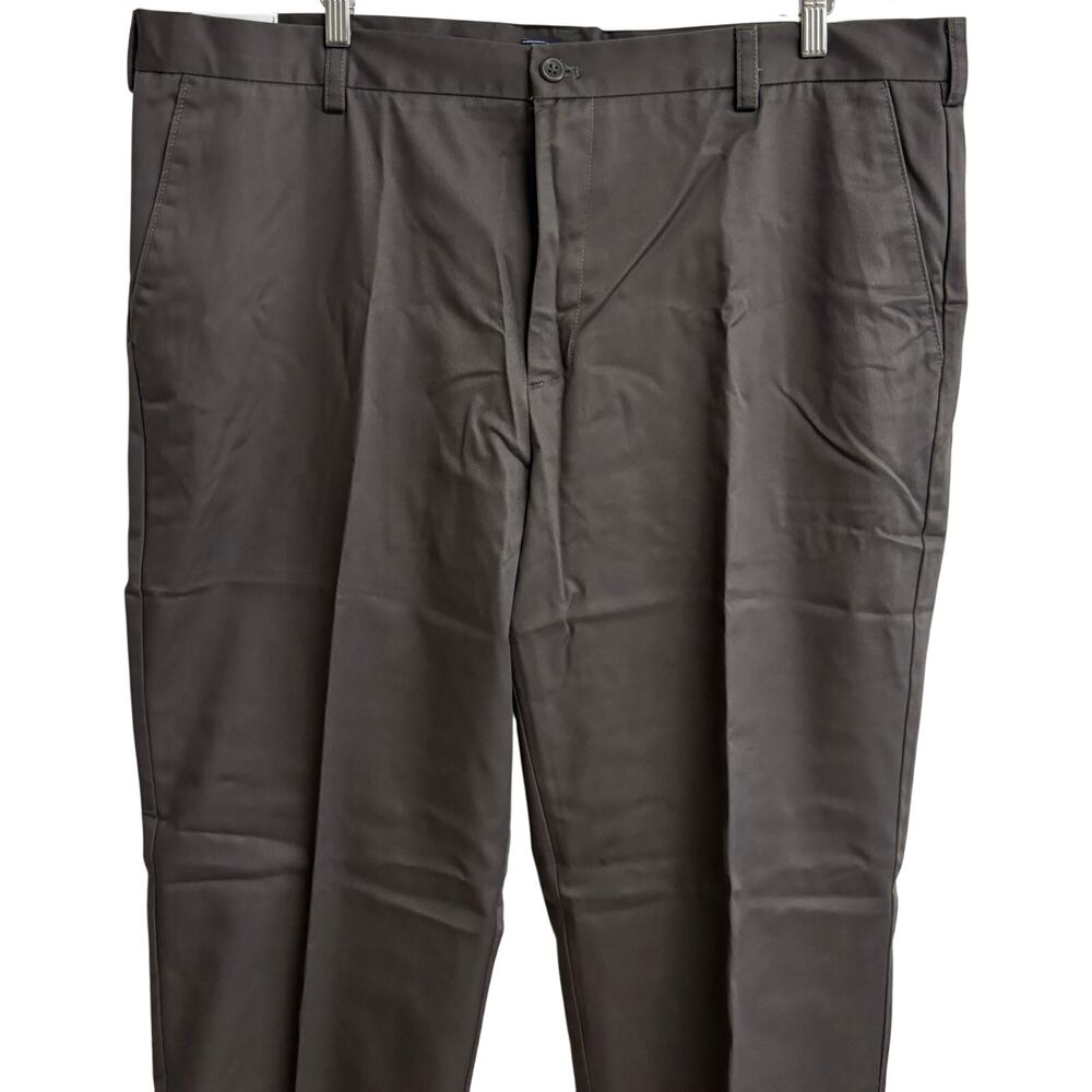 Izod Mens Chino Pants 42x32 Olive Straight Flat Front Non Iron Cotton NWt New - Picture 2 of 10